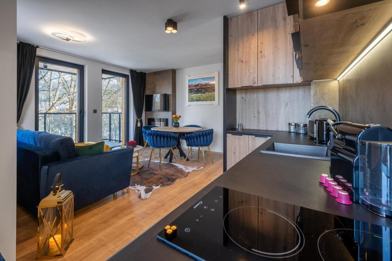 Deluxe Apartment Balcony 4